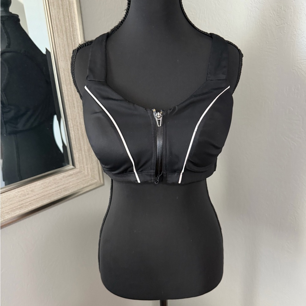 Victoria's Secret VSX Knockout High-Impact Front-Close Sports Bra 38C